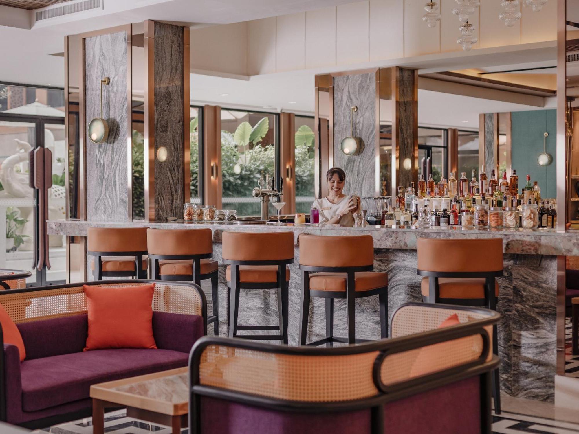 Nysa Hotel Bangkok Sukhumvit 11 ภายนอก รูปภาพ The bar at the lobby