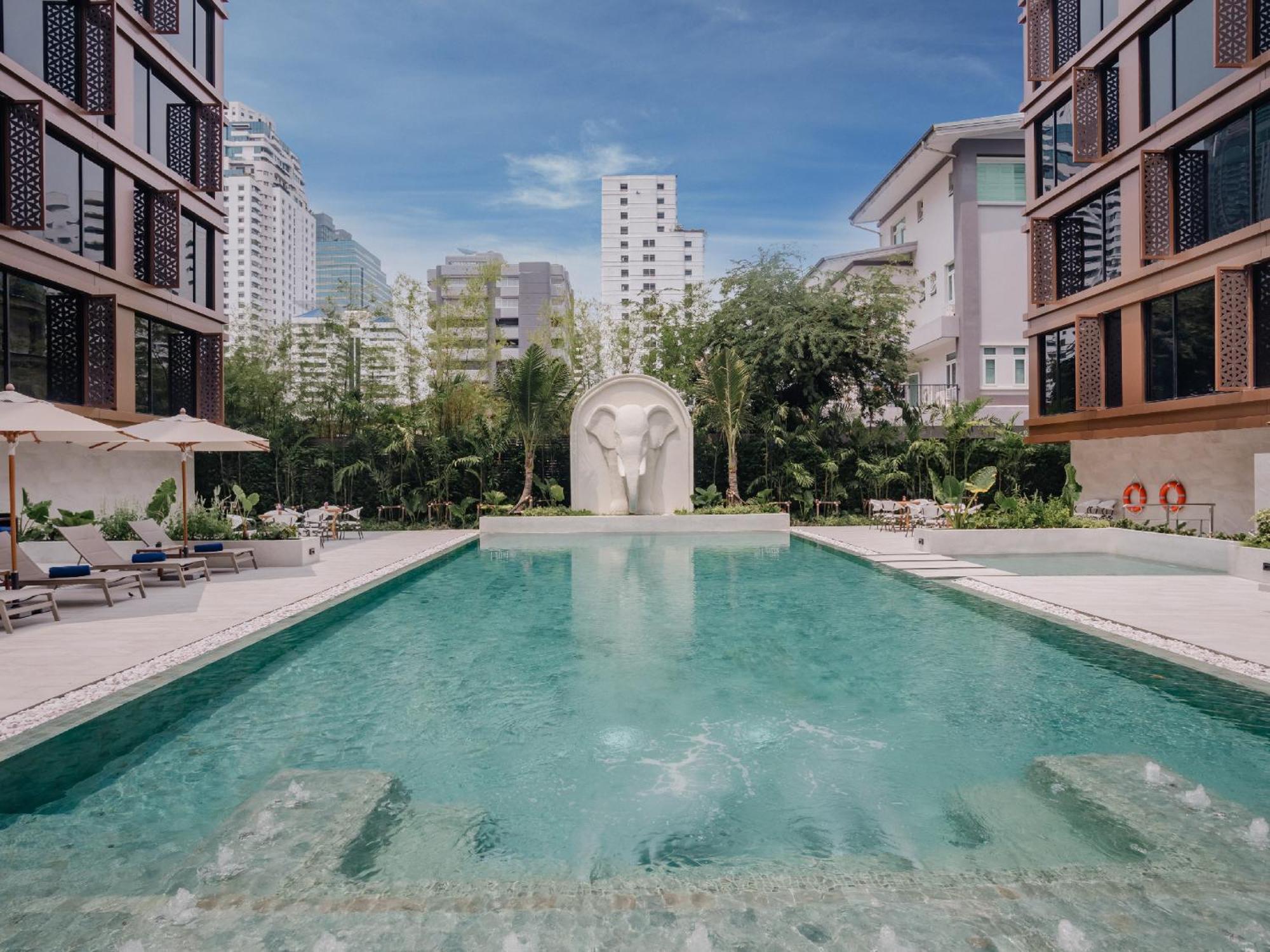 Nysa Hotel Bangkok Sukhumvit 11 ภายนอก รูปภาพ The swimming pool at the hotel
