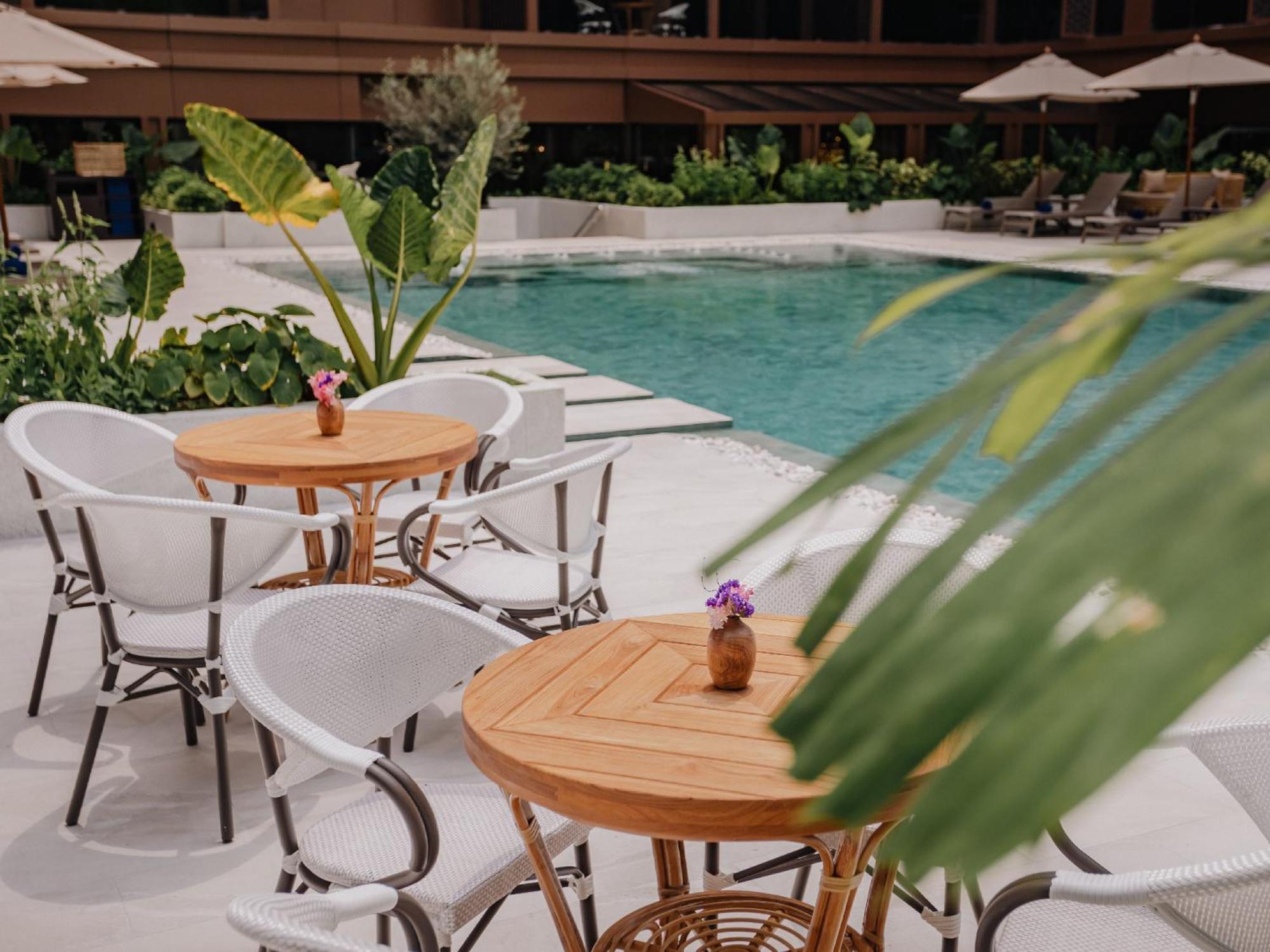 Nysa Hotel Bangkok Sukhumvit 11 ภายนอก รูปภาพ The pool at the hotel
