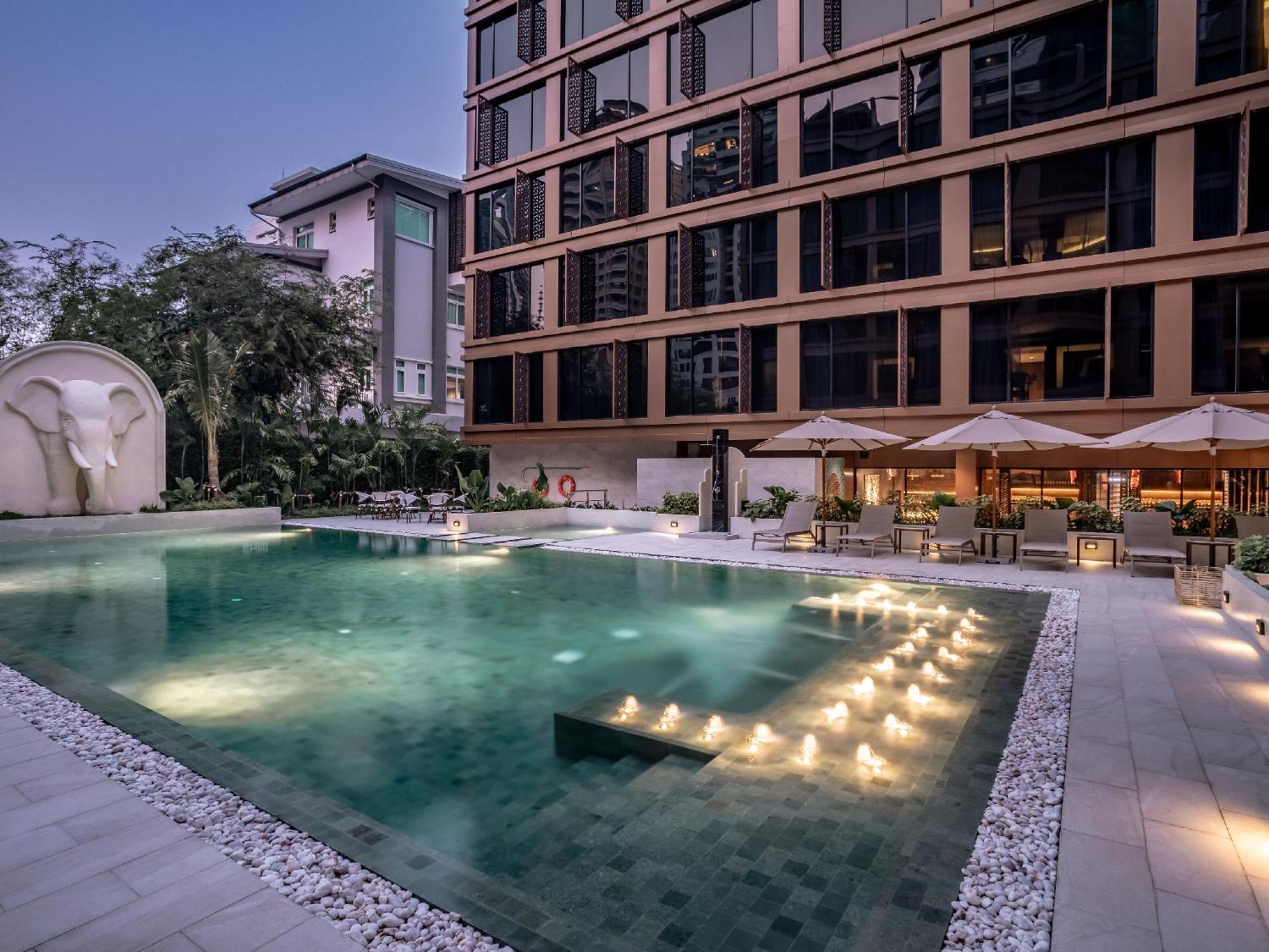 Nysa Hotel Bangkok Sukhumvit 11 ภายนอก รูปภาพ The hotel's pool