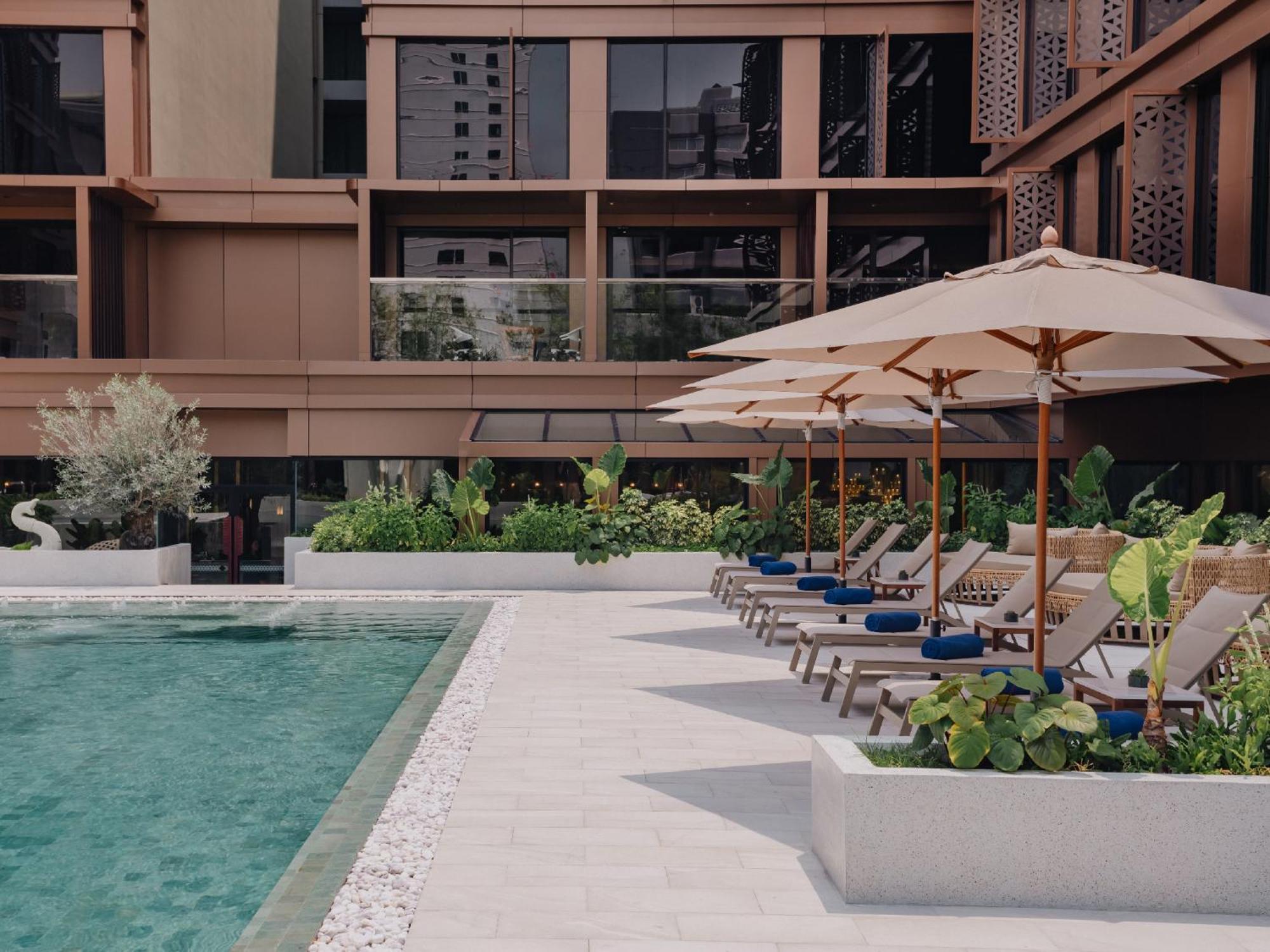 Nysa Hotel Bangkok Sukhumvit 11 ภายนอก รูปภาพ The pool at the hotel