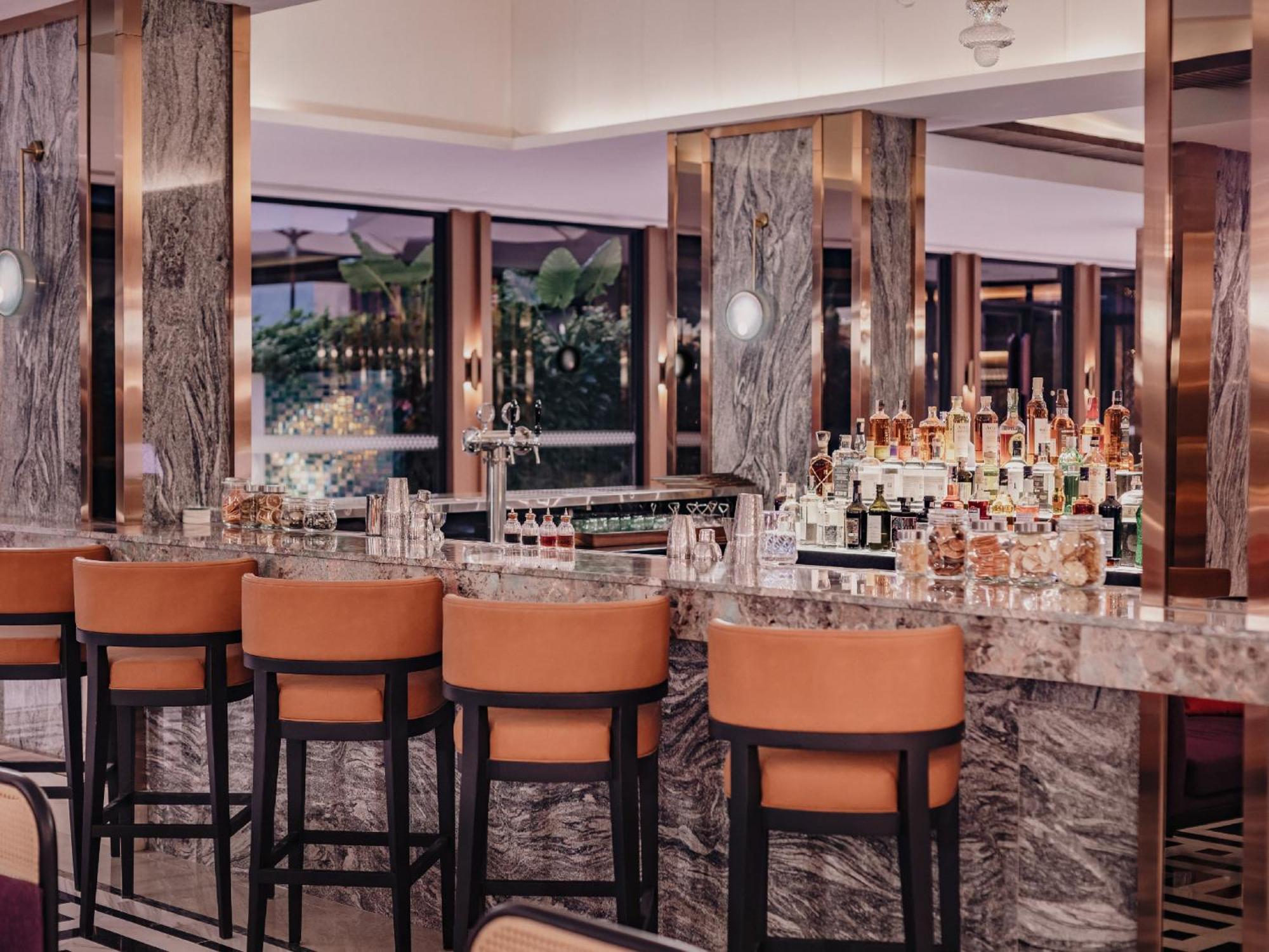 Nysa Hotel Bangkok Sukhumvit 11 ภายนอก รูปภาพ The bar at the 1919
