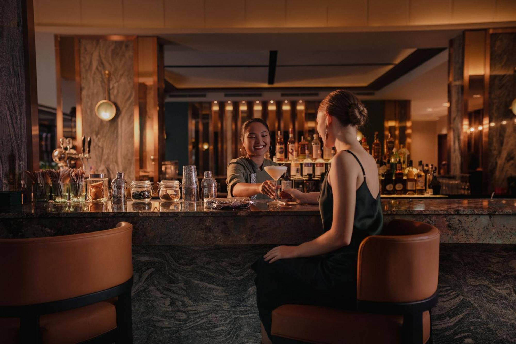 Nysa Hotel Bangkok Sukhumvit 11 ภายนอก รูปภาพ The Bar
