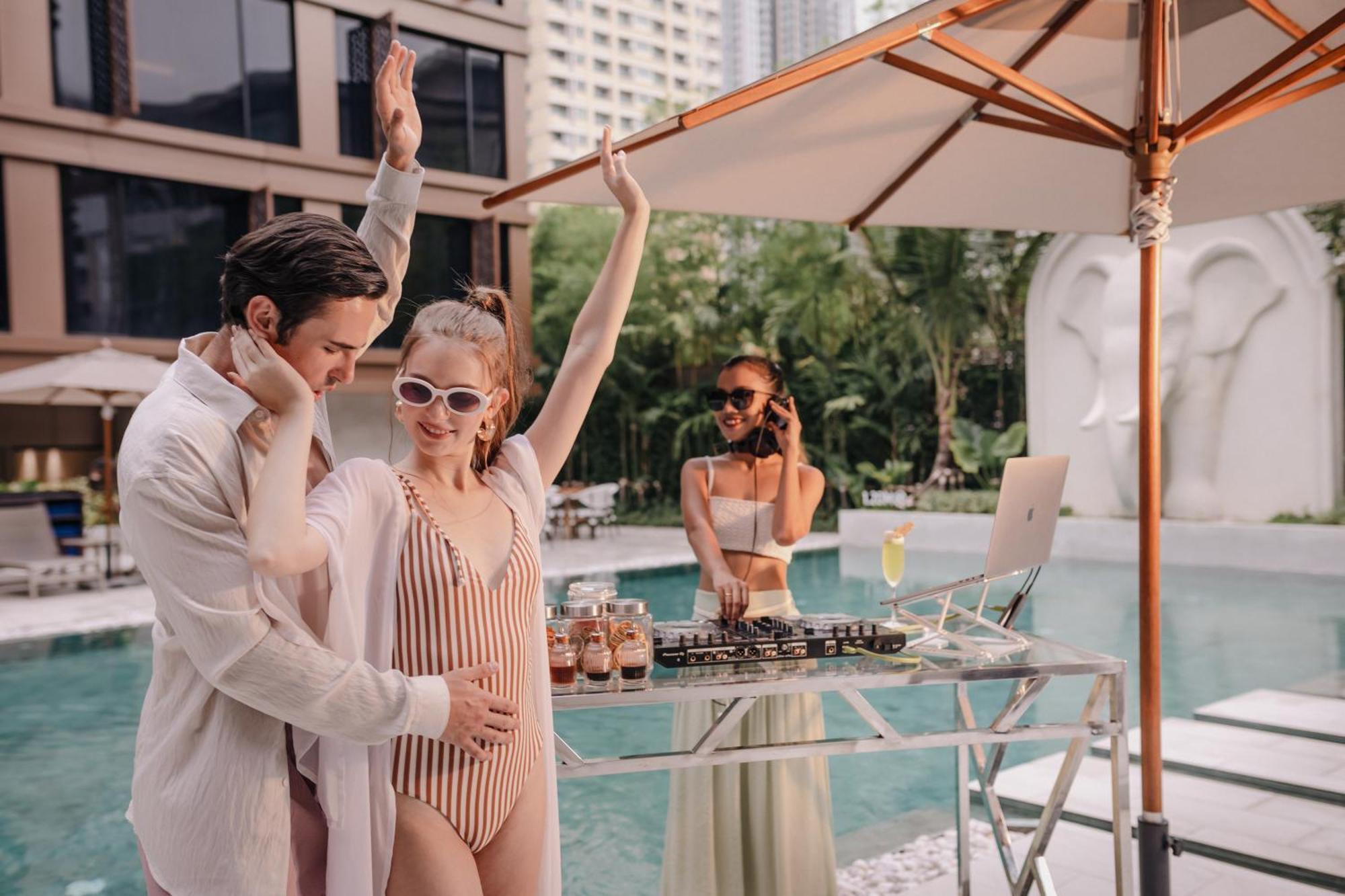 Nysa Hotel Bangkok Sukhumvit 11 ภายนอก รูปภาพ The Pool Club