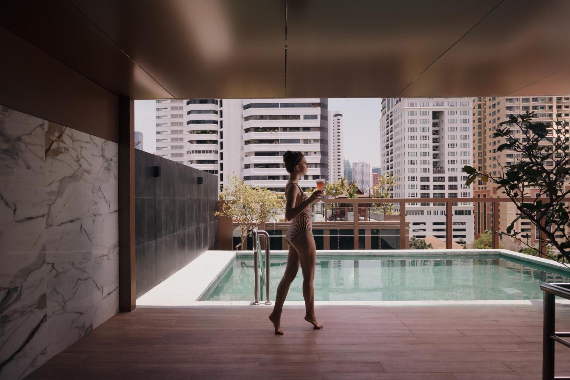 Nysa Hotel Bangkok Sukhumvit 11 ภายนอก รูปภาพ The rooftop pool at The Standard, Bangkok Sukhumvit