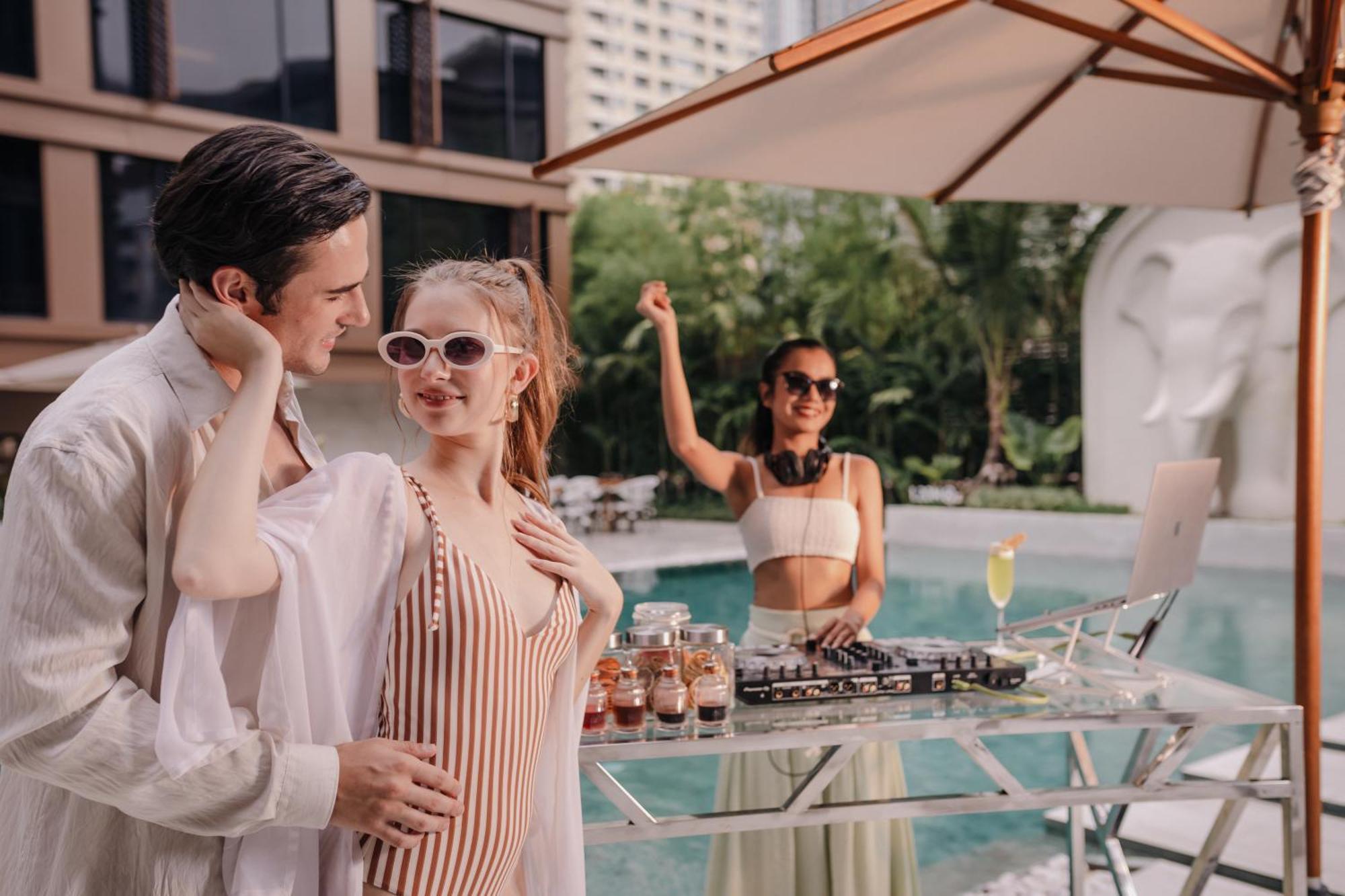 Nysa Hotel Bangkok Sukhumvit 11 ภายนอก รูปภาพ The Pool Club