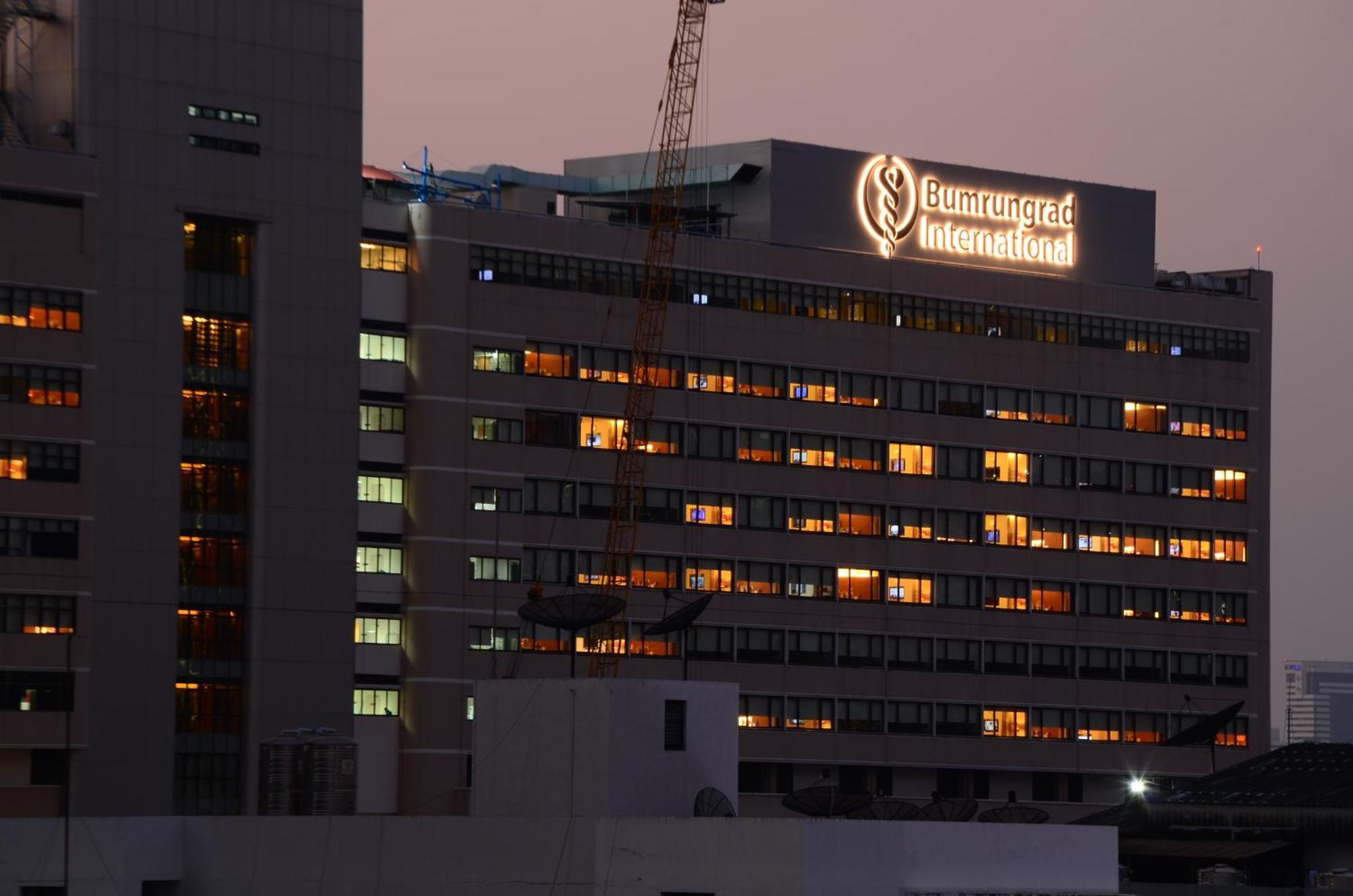 Nysa Hotel Bangkok Sukhumvit 11 ภายนอก รูปภาพ Bumrungrad International Hospital