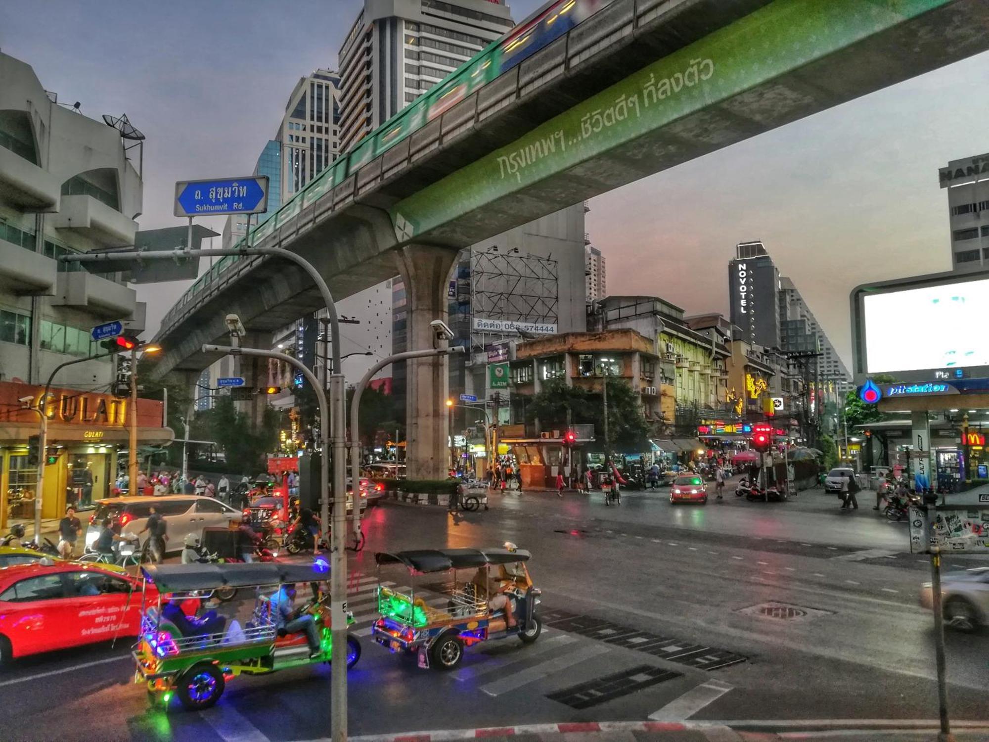 Nysa Hotel Bangkok Sukhumvit 11 ภายนอก รูปภาพ The station in 2019